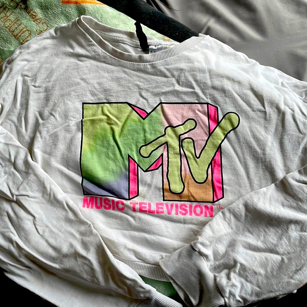 MTV cropped long sleeve